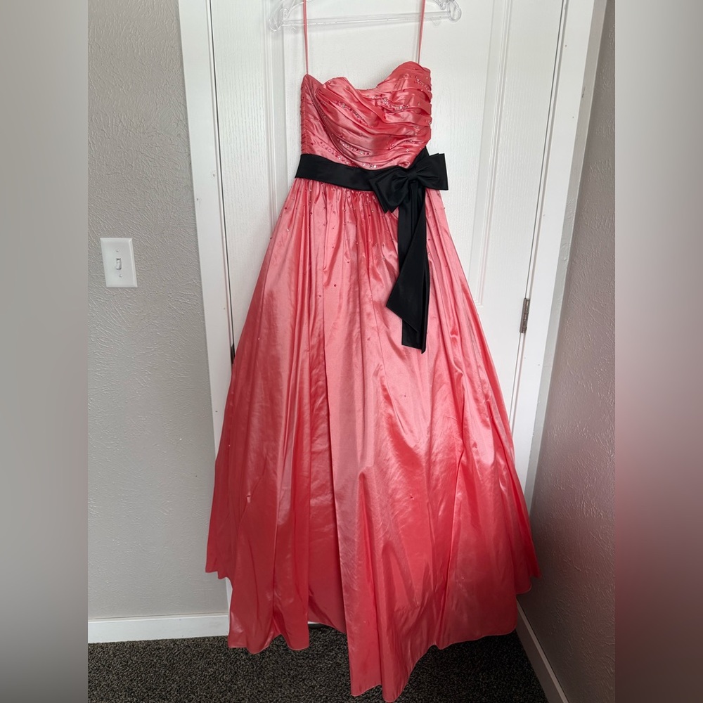 Elegant Pink Strapless Gown with Black Bow